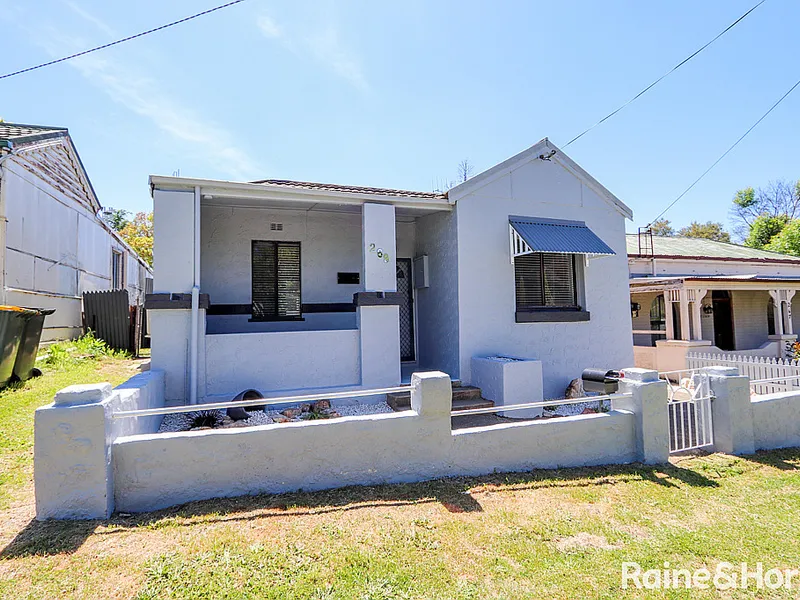 RENOVATED HOME CLOSE TO UNI- New Shed to be Installed- Available Now!!!