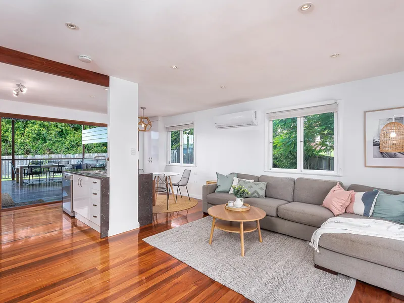 Beautiful family home on large 817m2 block so close to the city !