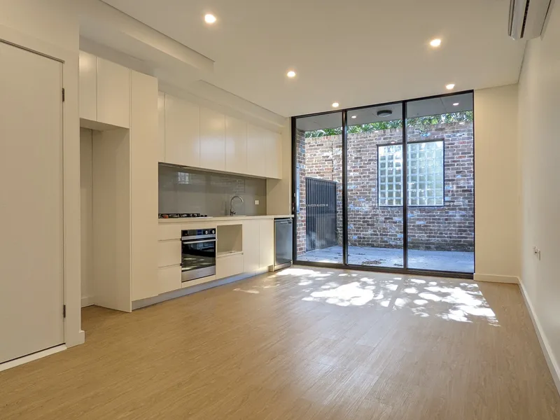 Stylish Oversize 1 Bedder in Boutique Warehouse Conversion Block