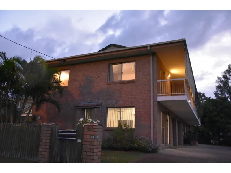 Spacious 3 bedroom Unit  - short 5 min walk to the Beatuiful Bribie Passage!