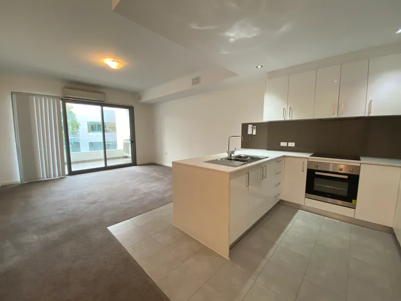 1 x 1 APARTMENT IN VIBRANT LEEDERVILLE