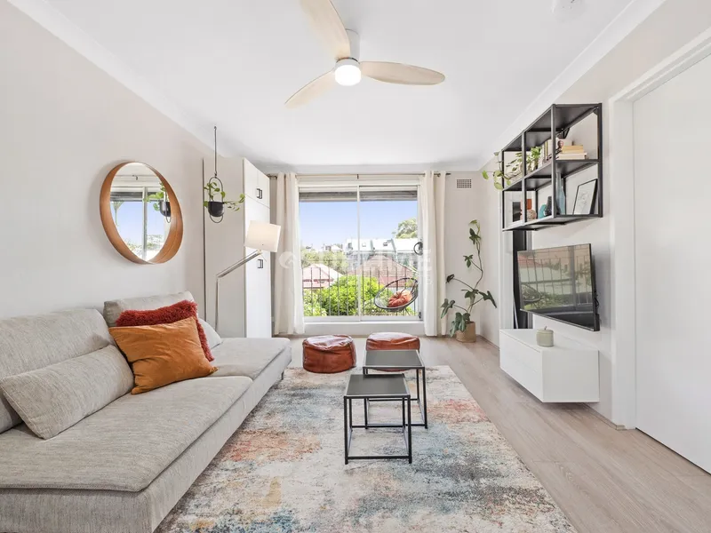 Furnished / Unfurnished 1 Bedroom Pad + Parking!