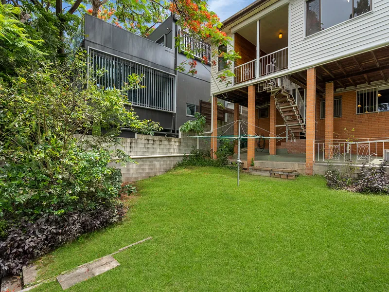 A real Red Hill retreat, plus semi self-contained studio!