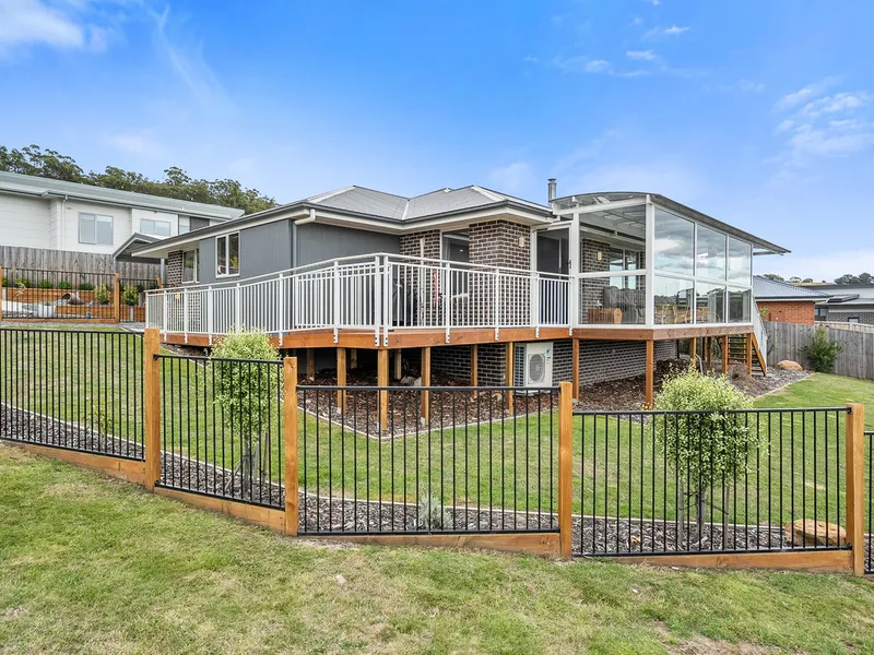 Modern energy-efficient home