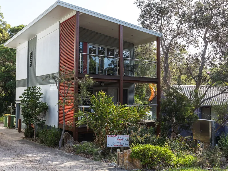 Stunning Modern Beach House in Walking Distance to the Beach