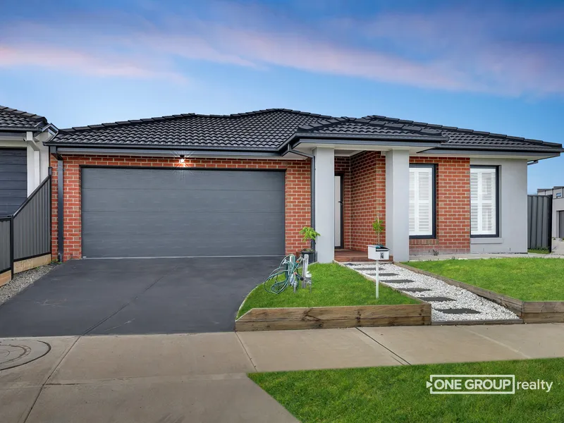 Simply move in and enjoy spacious single level living at its finest!