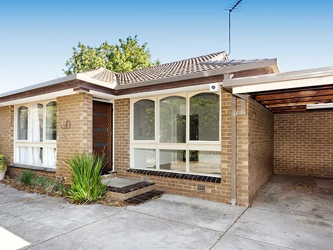 Please contact Molly Rogerson to arrange an inspection; sandringhampm2@hodges.com.au or 9598 1111