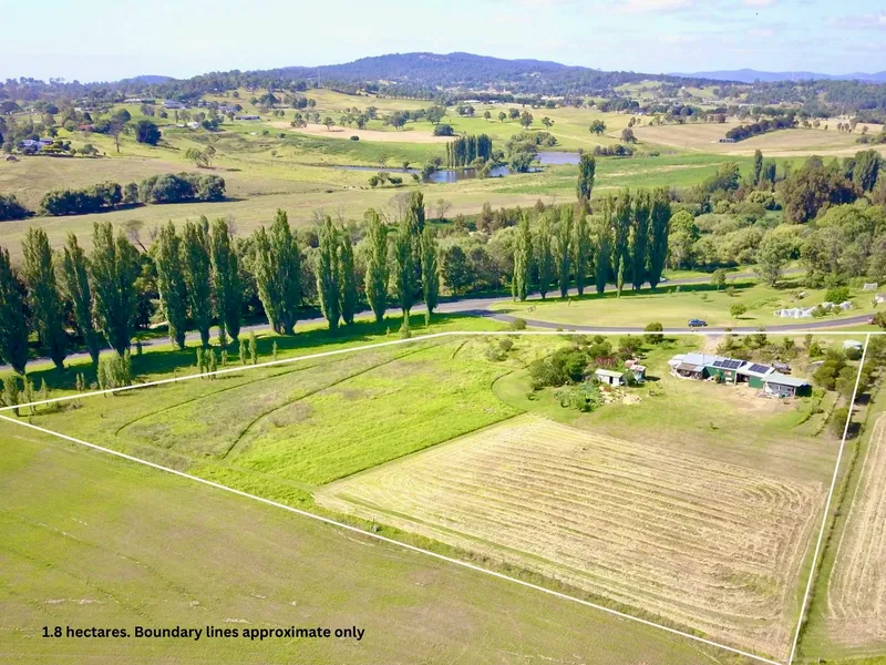 Idyllic Lifestyle Opportunity: 4.5 acres of fertile land, 2 bedroom cottage