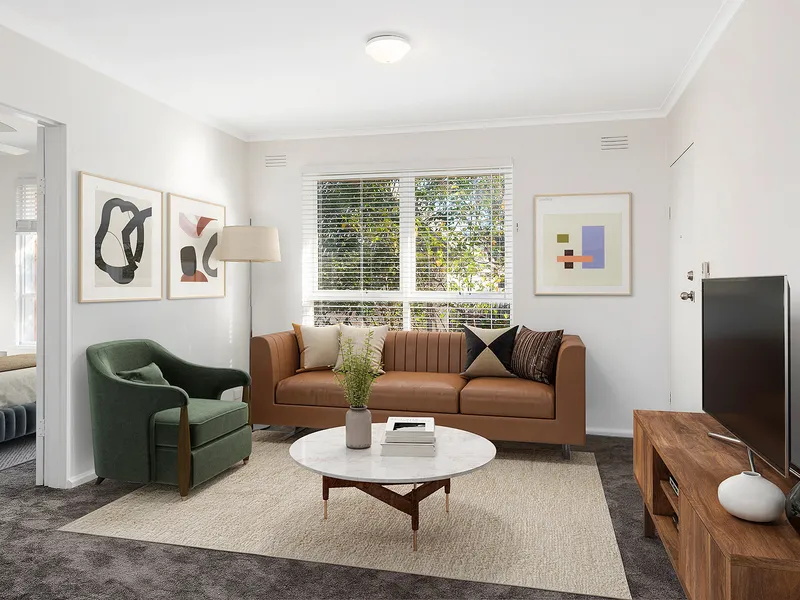 LIGHT-FILLED 1ST FLOOR APARTMENT