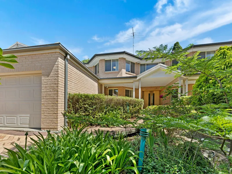 Spacious Family Home… Moment to Local Shops & School