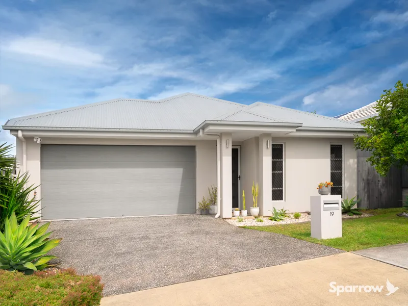 PRIVATE AND TRANQUIL FAMILY HOME WITH LIVING ROOM, MEDIA ROOM AND CHILDREN'S RETREAT