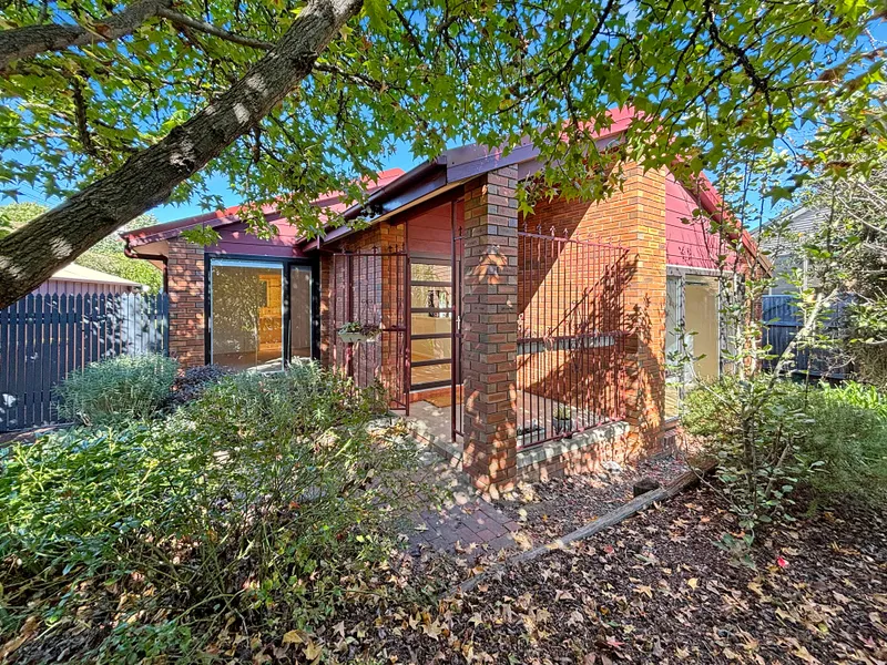 Charming 3 Bedroom Home with Stunning Gardens in Kaleen