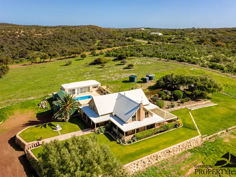 Magnificent Coastal Rural Sanctury Of Grand Proportions