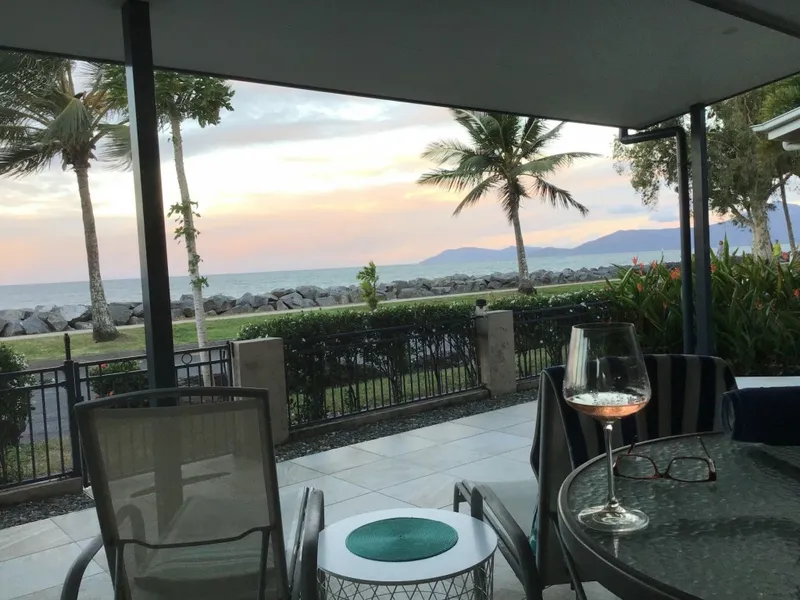 Oceanfront Home close to Cairns CBD