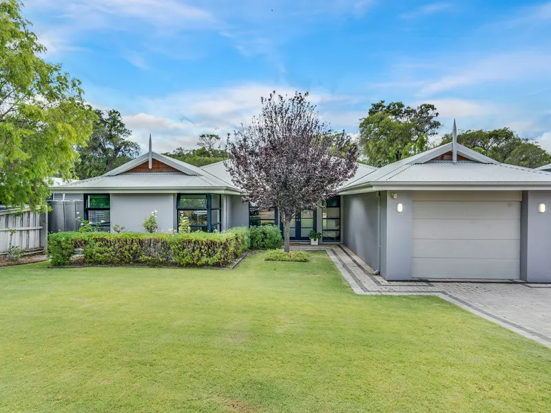 Glorious views and town convenience!