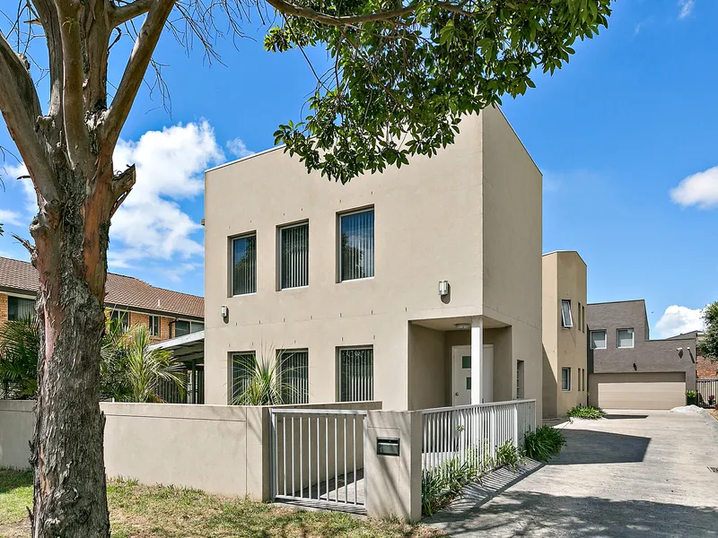 Modern Townhouse Minutes from the CBD