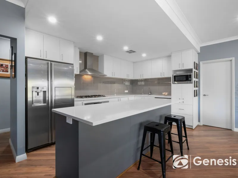 Family Home with Cozy Cottage