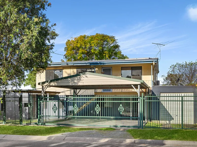 ULTIMATE LARGE FAMILY HOME WITH DUAL LIVING POTENTIAL!