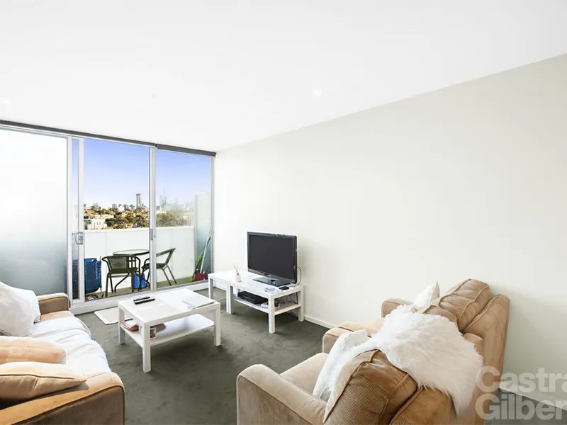 SPACIOUS ONE BEDROOM APARTMENT IN THE HEART OF SOUTH YARRA