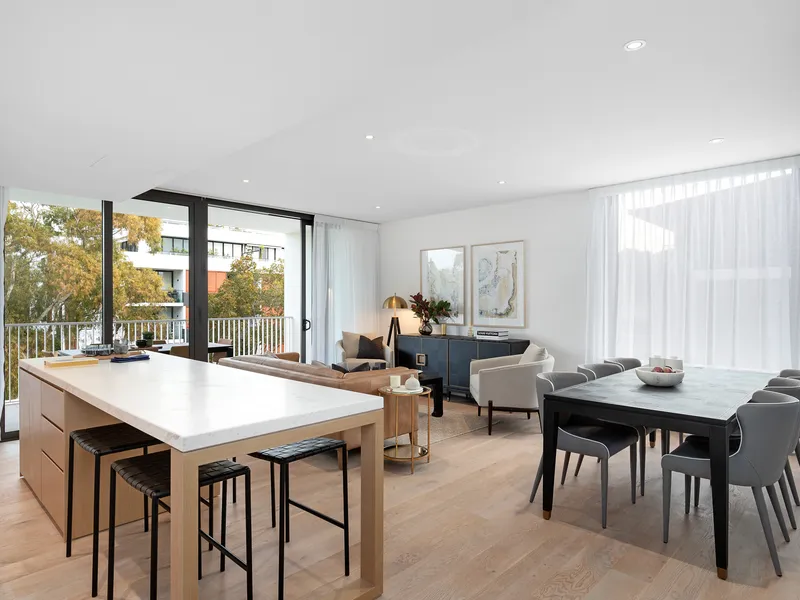 OVERSIZED DESIGNER 2 BED APT WITH PARKING