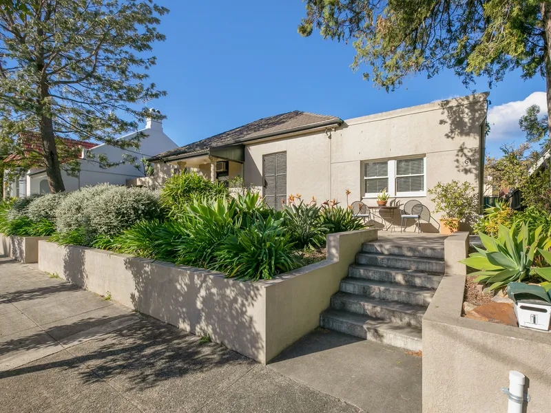 Victorian Style Apartment In Prime Location