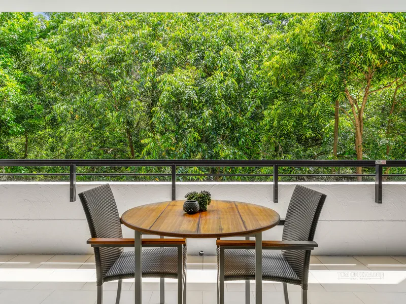 Brilliant Red Hot One-Bedder with Rainforest Surrounds Near Noosa Main Beach