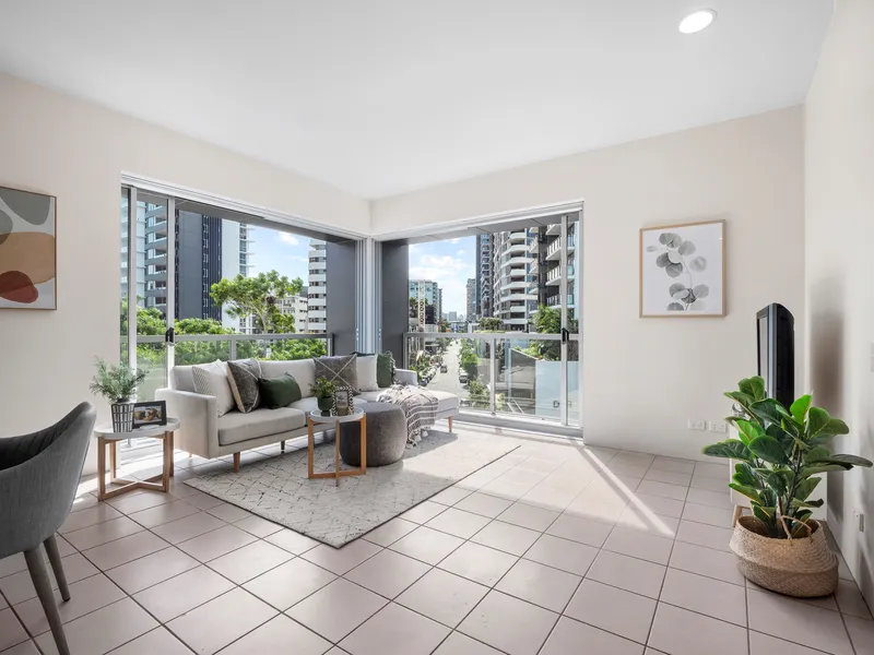 Immaculately Renovated Top Floor Apartment!