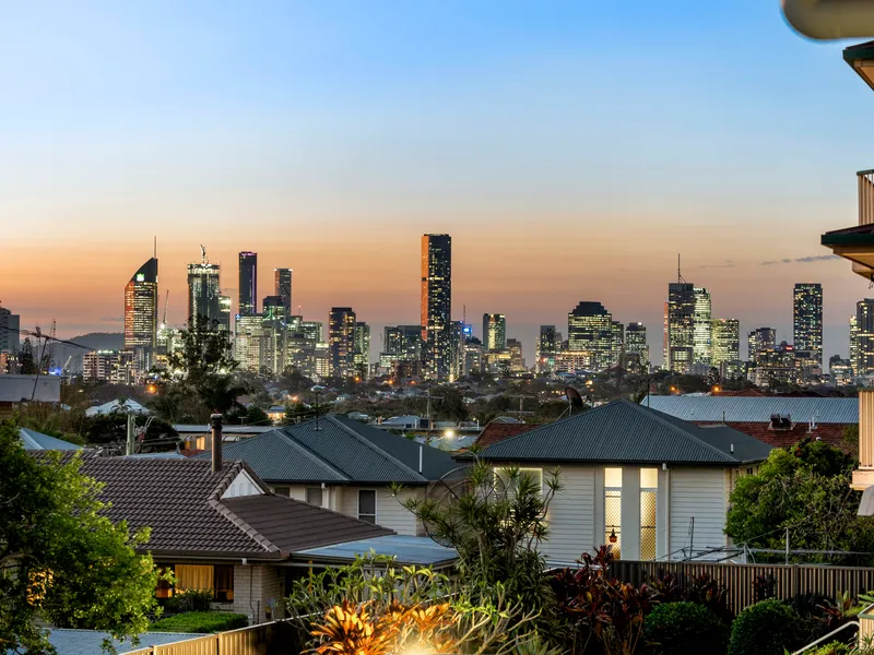 SUPERBLY RENOVATED FAMILY HOME WITH SWEEPING CITY VIEWS!