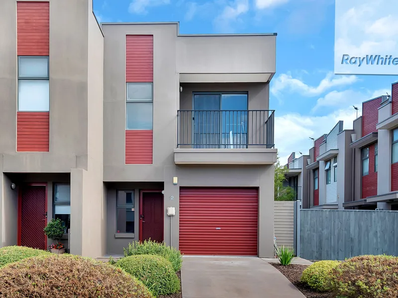 Modern Low Maintenance Living overlooking Dry Creek Reserve