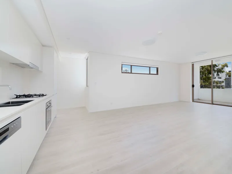 LUXURIOUS & GENEROUSLY PROPORTIONED TWO BEDROOM APARTMENT