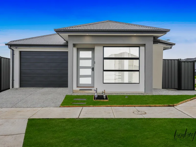 LUXURY LIVING IN PERFECT LOCATION!