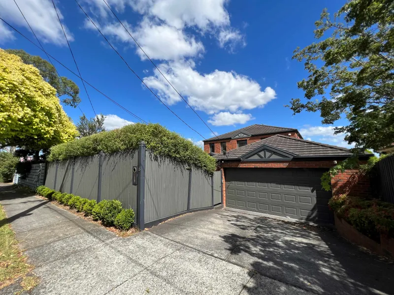 Elegant family home! Convenance location! Don't miss out!