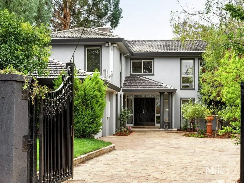 LUXURIOUS LIFESTYLE RETREAT IN A PRIVATE COURT LOCATION