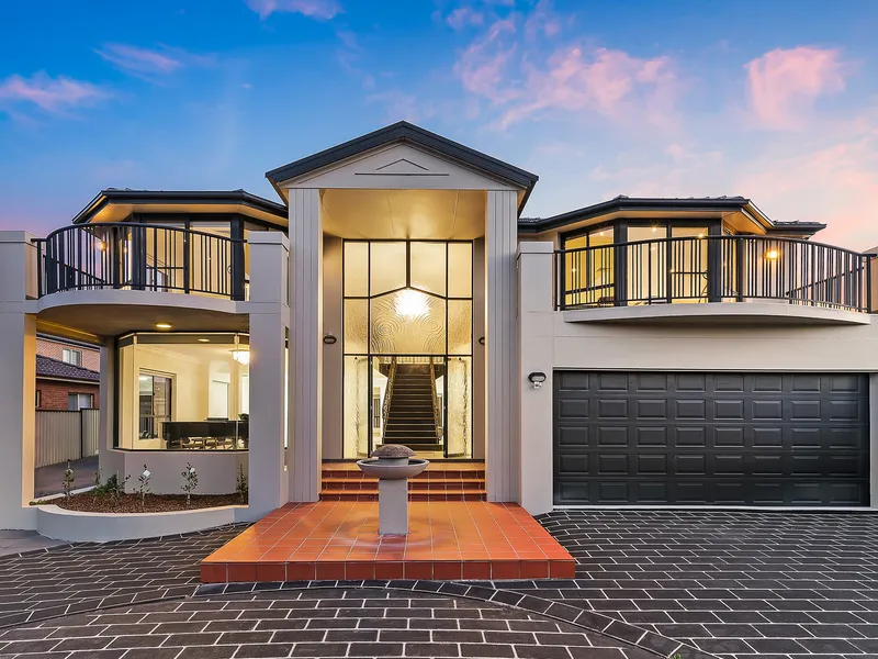 PRESTIGE FAMILY HOME ON 682SQM PARCEL WITH DUAL DRIVEWAYS