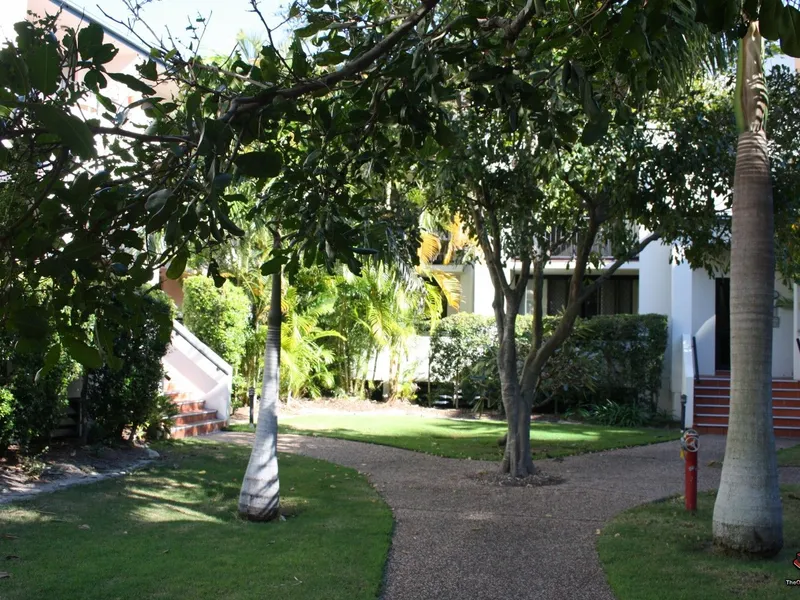 100MTRS FROM BROAD WATER UNFURNISHED