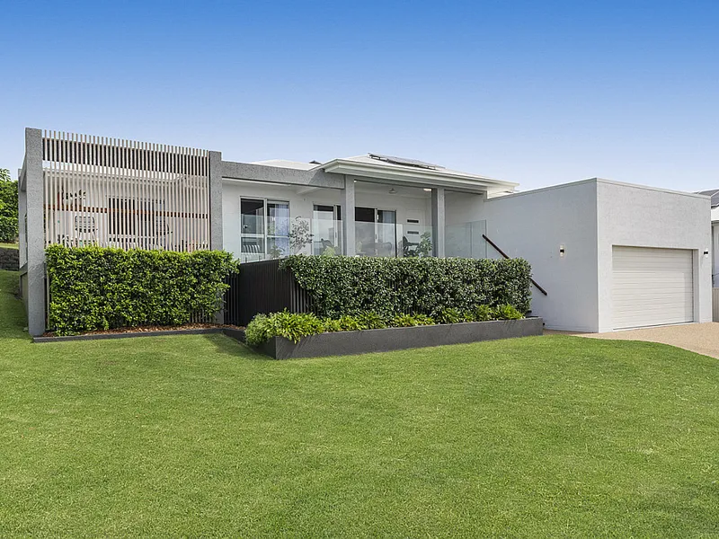 ALL SEASON ENTERTAINER