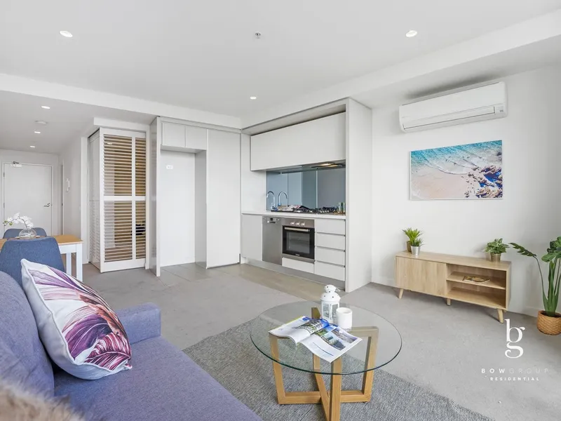 Trendy inner-city living in a deluxe riverside community