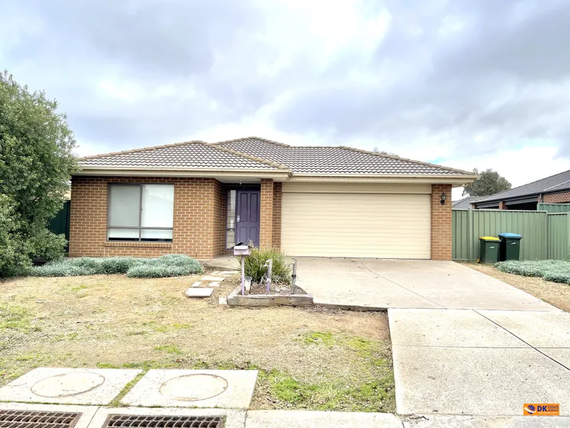 3 bed 2 bath 2 car space. Freshly Renovated in Wyndham Vale