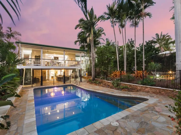 SUBSTANTIAL FAMILY HOME 391 SQM UNDER ROOF, STUNNING VIEWS, MULTIPLE LIVING AREAS,  4 BEDROOMS PLUS STUDY