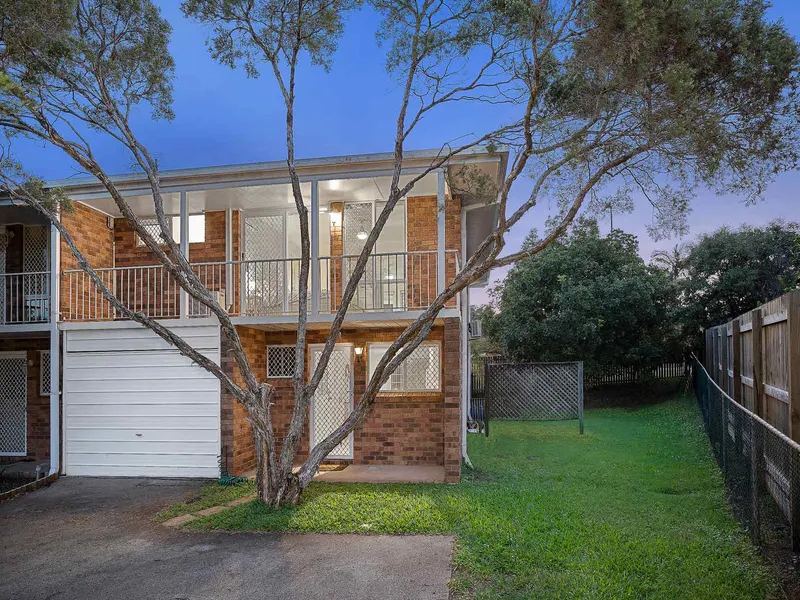 PRIVATE TOWNHOUSE WITH SUPERB UNDERCOVER DECK