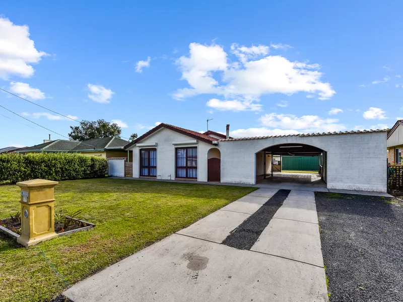 Solar / Shedding / 3 BR Home on a great street!