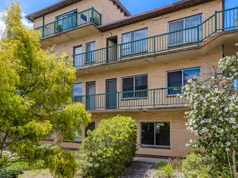 EASY & CONVENIENT APARTMENT LIVING IN THIS STELLAR EASTERN LOCATION (No Pets)