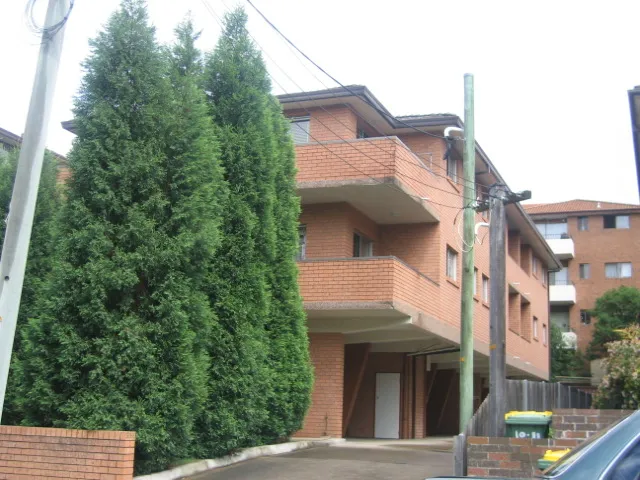 Close to Parramatta park and Westmead train station!