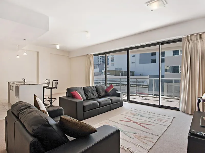 Spacious Unfurnished 2 Bedroom 2 Bathroom on Bennett St , East Perth!!