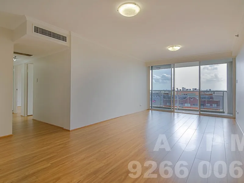 2 BEDROOM 2 BARTHs APARTMENT WITH CAR SPACE AT THE SUMMIT - FULL TIMBER FLOOR WITH HARBOR VIEW