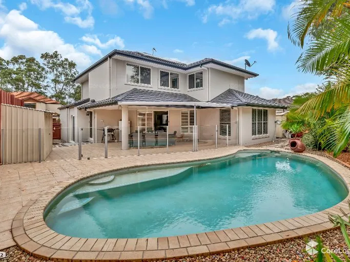 Space for a family or to share with like minded friends - quiet & private