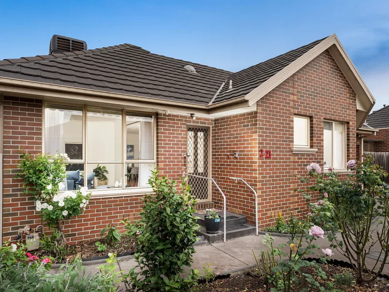 Sunny, single level garden sanctuary in the heart of Niddrie