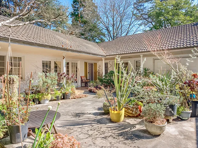 Stunning Cliff Face & Valley Views