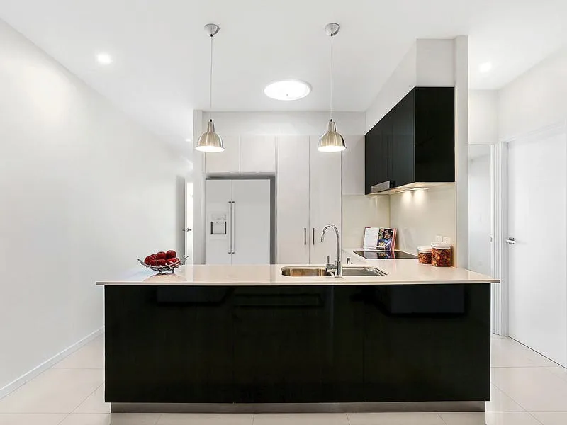 TOP FLOOR EXECUTIVE APARTMENT WITH CITY VIEWS