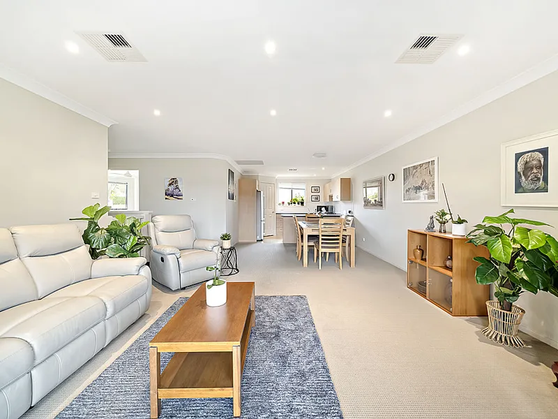 UNRIVALED DUPLEX IN GREAT LOCATION